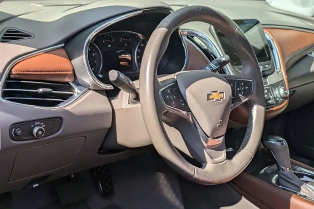 2017 Chevrolet Malibu 1LT photo 1