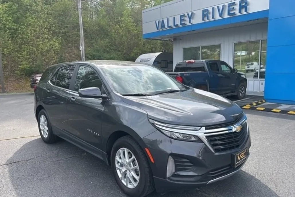 2023 Chevrolet Equinox LT photo 1