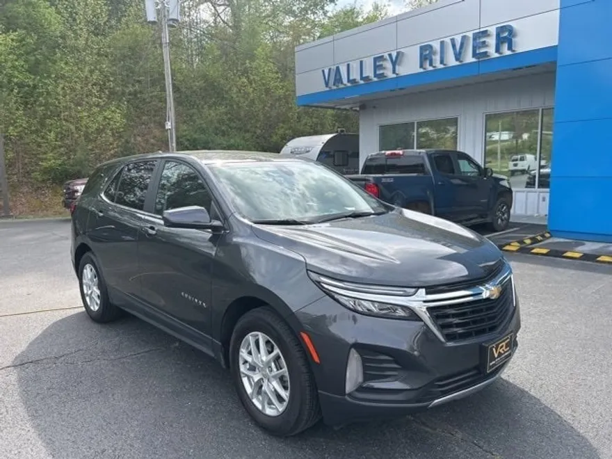 2023 Chevrolet Equinox LT photo 1