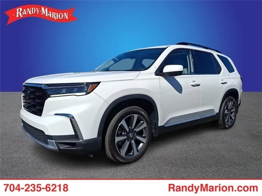 2024 Honda Pilot Touring photo 1