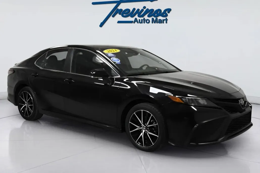 2024 Toyota Camry SE photo 1