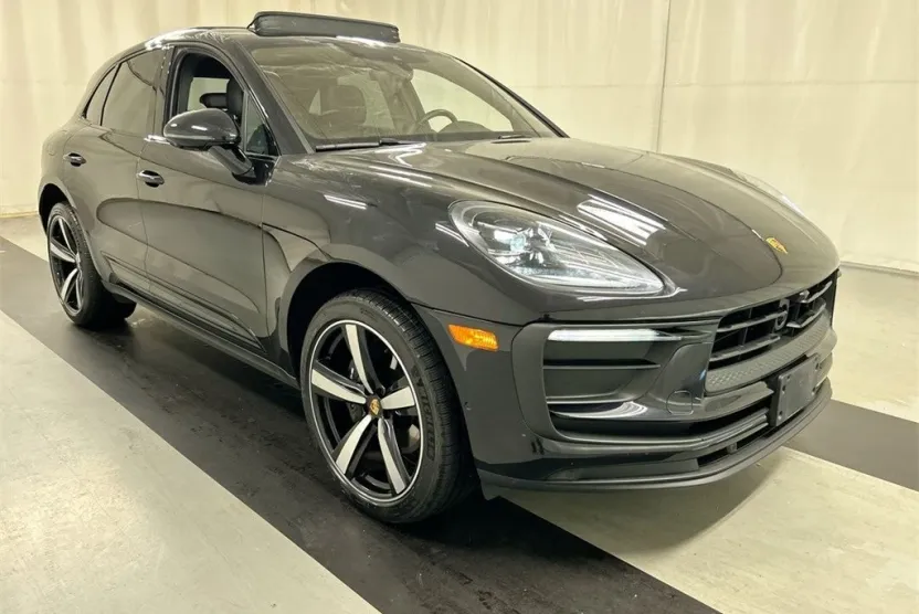 2024 Porsche Macan Base photo 1