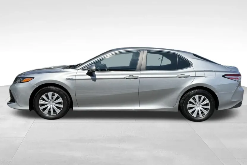 2020 Toyota Camry Hybrid LE photo 1