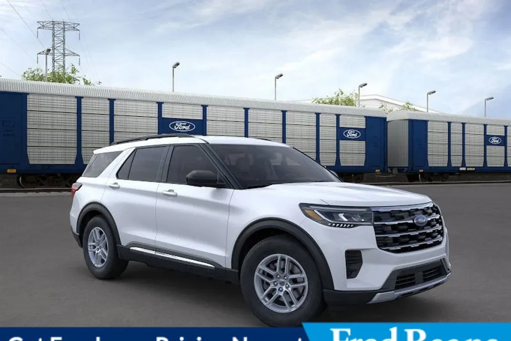 2025 Ford Explorer photo 1