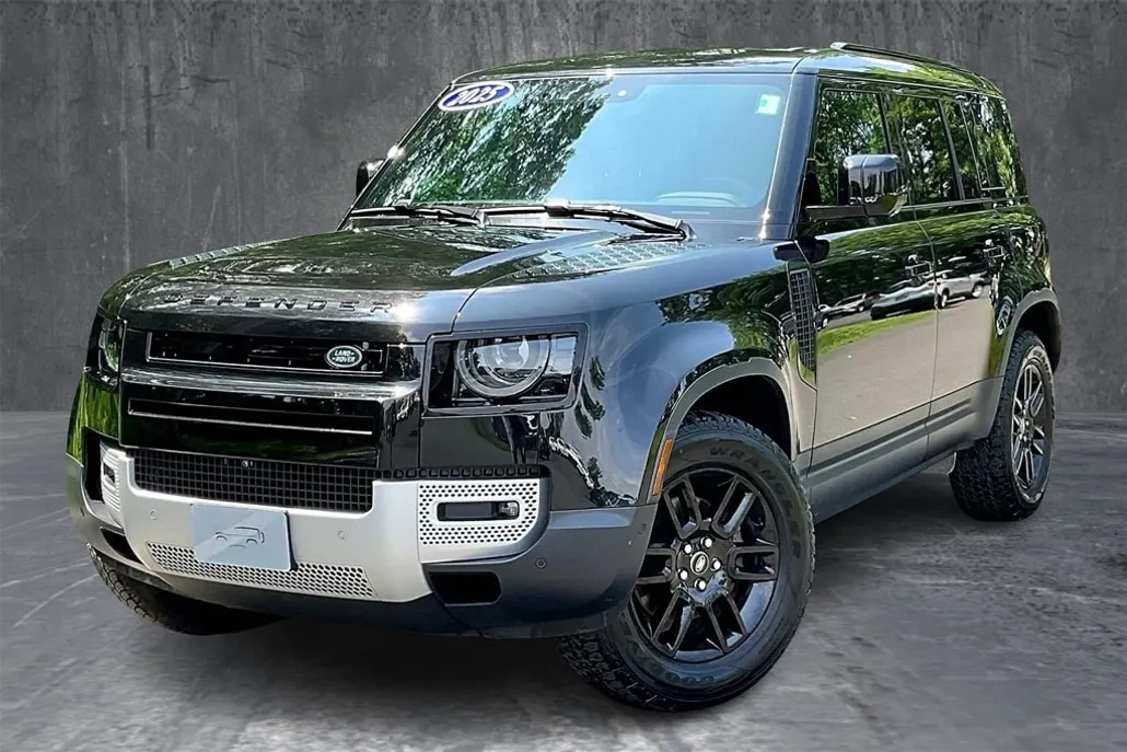 2025 Land Rover Defender 110 S photo 1