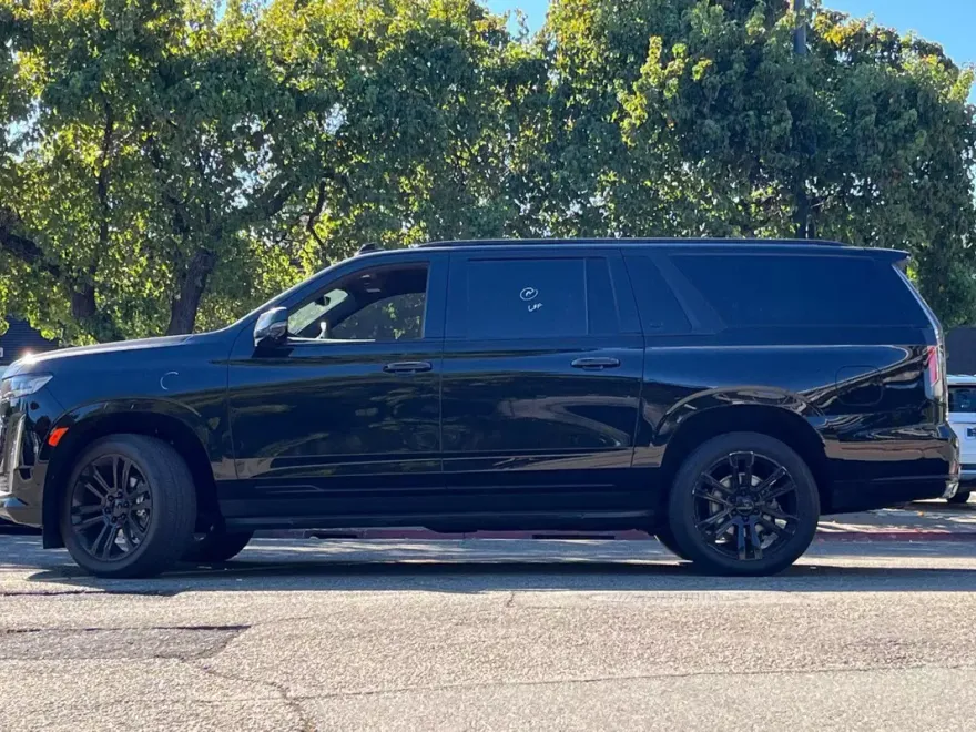 2022 Cadillac Escalade ESV Premium Luxury photo 1