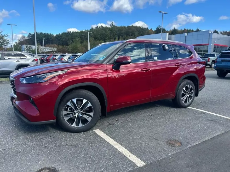 2022 Toyota Highlander XLE photo 1