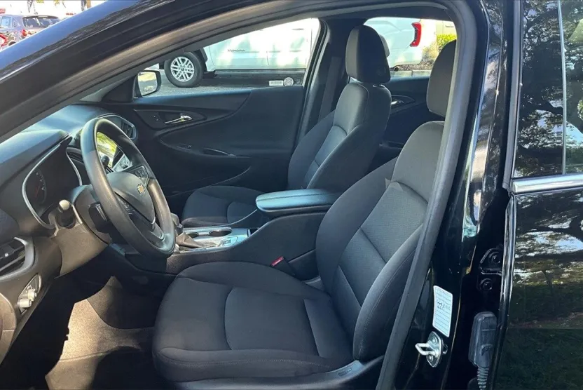 2024 Chevrolet Malibu 1LT photo 1