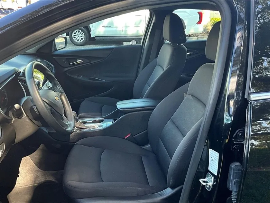 2024 Chevrolet Malibu 1LT photo 1