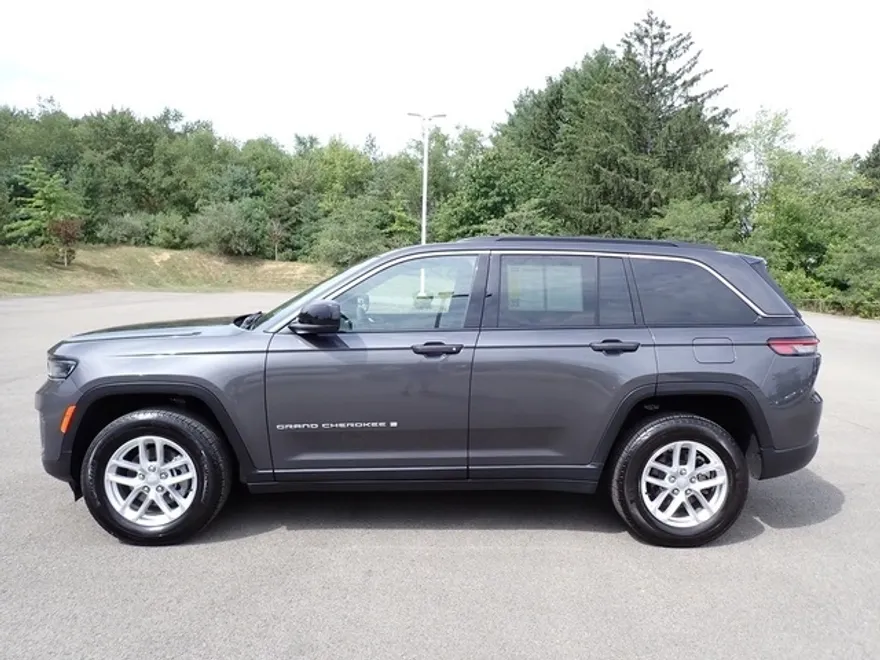 2024 Jeep Grand Cherokee Laredo photo 1