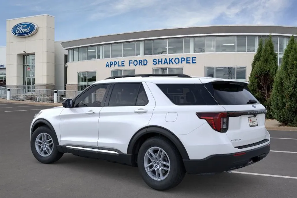 2025 Ford Explorer photo 1