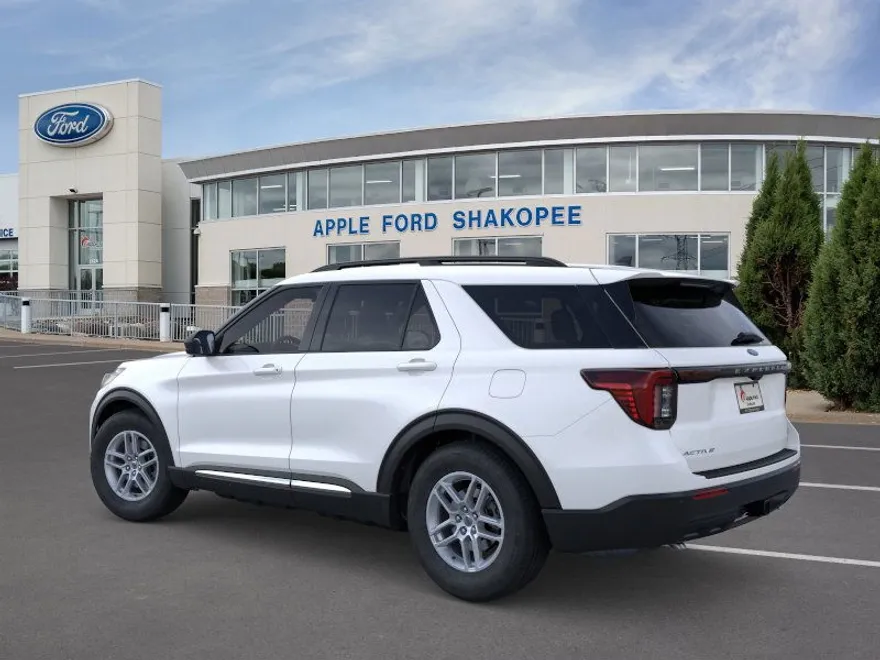 2025 Ford Explorer photo 1