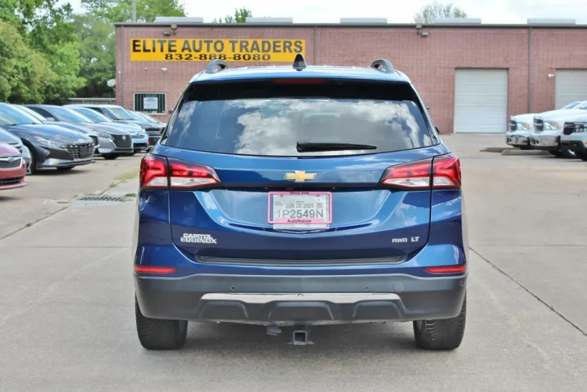 2022 Chevrolet Equinox LT photo 1