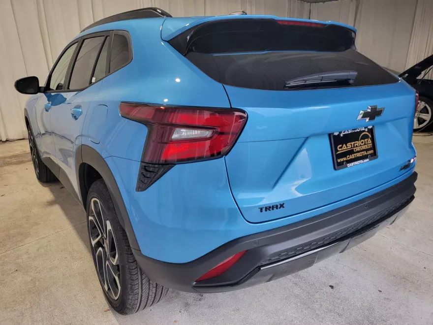 2025 Chevrolet Trax photo 1