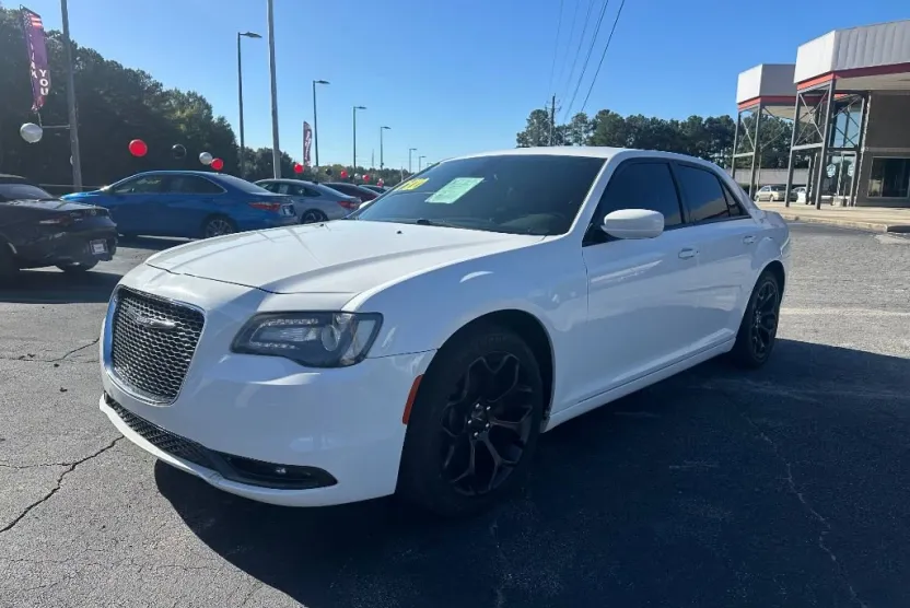 2017 Chrysler 300 Limited photo 1