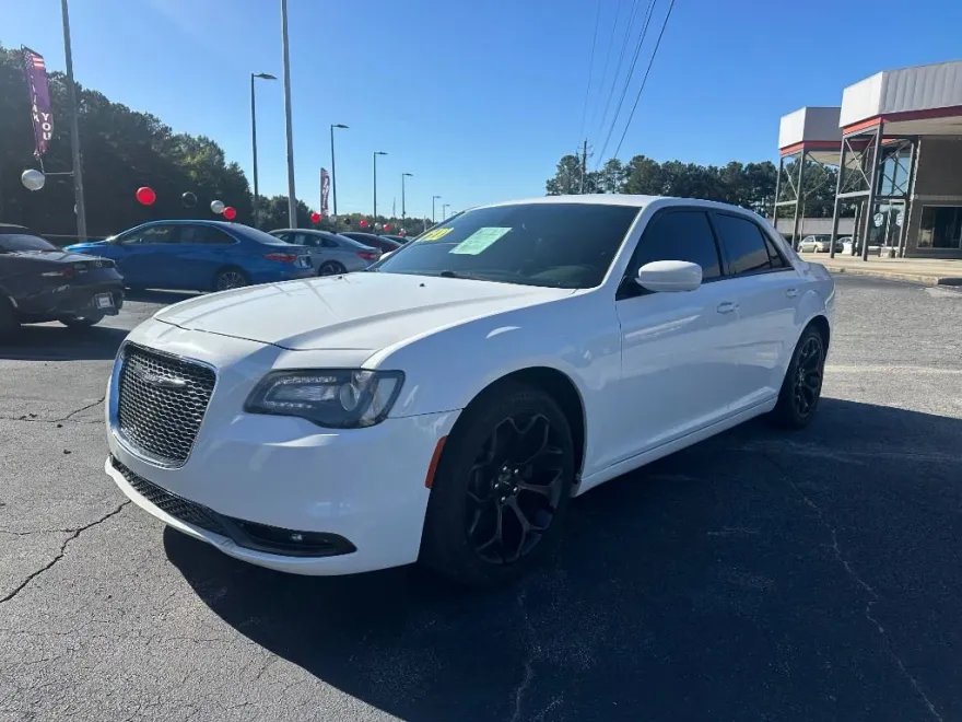 2017 Chrysler 300 Limited photo 1