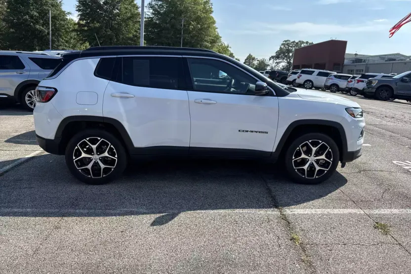 2024 Jeep Compass Limited photo 1