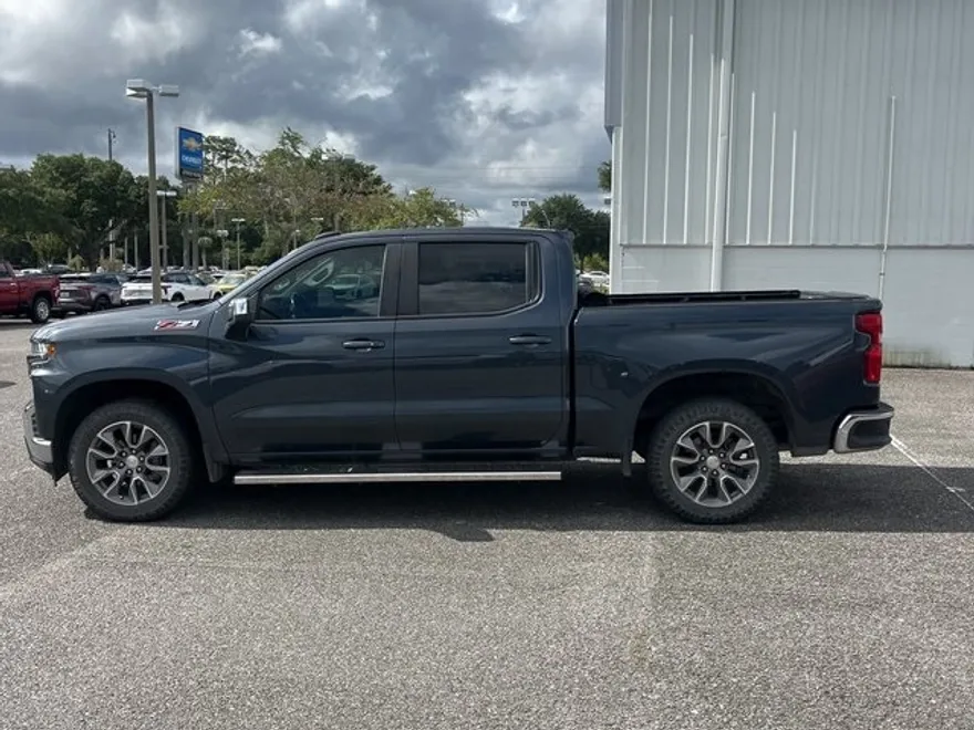 2021 Chevrolet Silverado 1500 LT photo 1