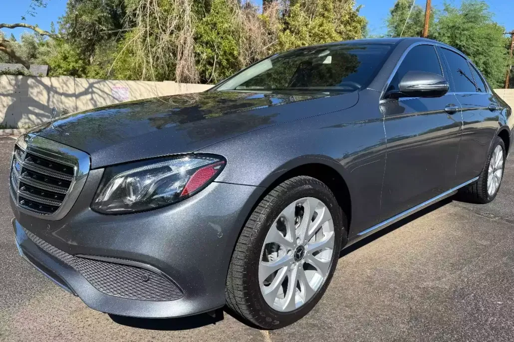 2018 Mercedes Benz E 300 4MATIC Sedan photo 1