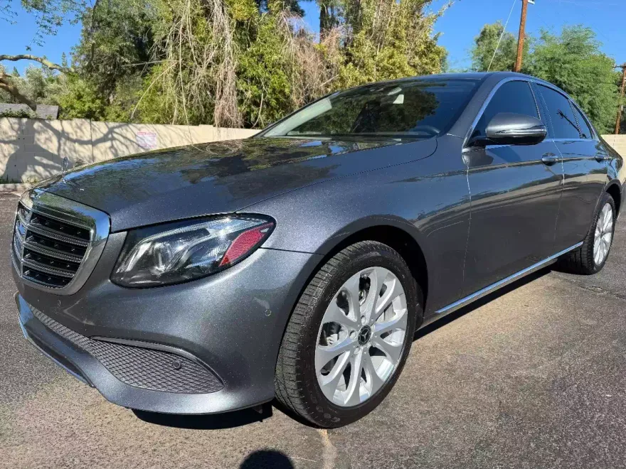 2018 Mercedes Benz E 300 4MATIC Sedan photo 1