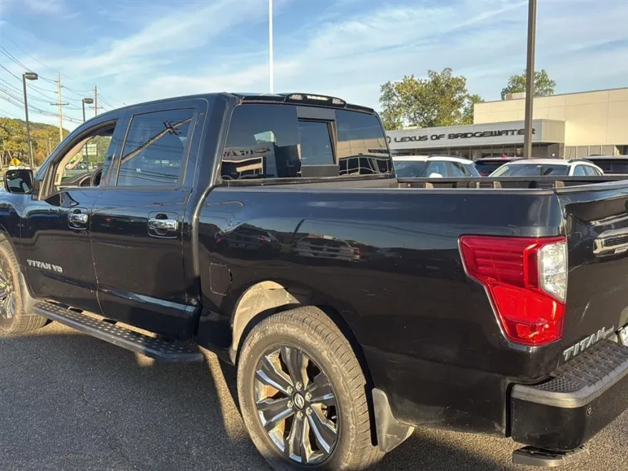 2018 Nissan Titan SV photo 1