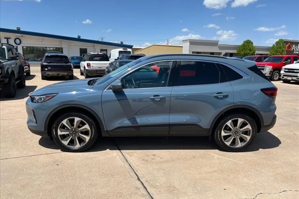 2023 Ford Escape Platinum photo 1