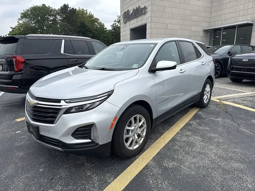 2022 Chevrolet Equinox LT photo 1