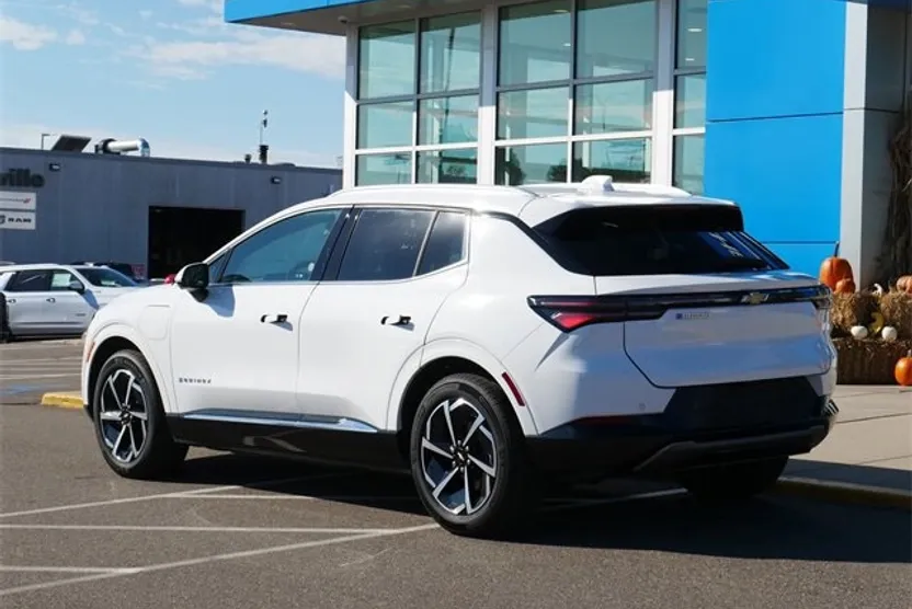 2025 Chevrolet Equinox EV 1LT photo 1