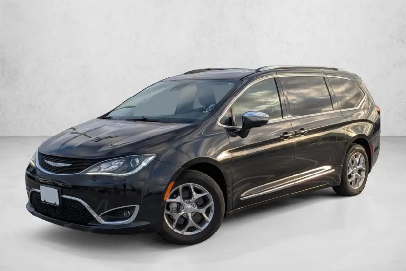 2018 Chrysler Pacifica Limited photo 1