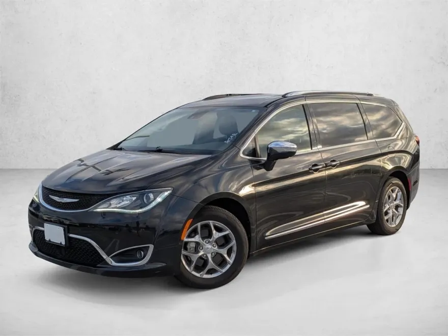 2018 Chrysler Pacifica Limited photo 1