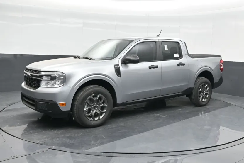 2024 Ford Maverick XLT photo 1