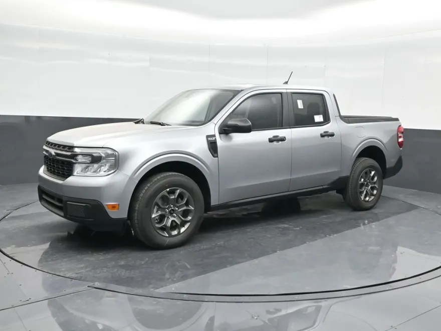 2024 Ford Maverick XLT photo 1
