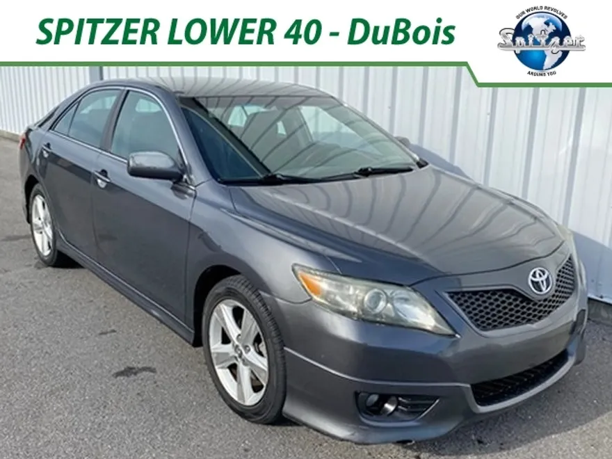 2011 Toyota Camry SE photo 1