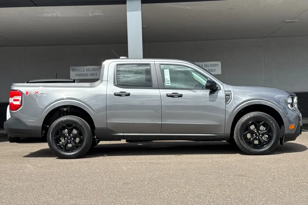 2025 Ford Maverick XLT photo 1