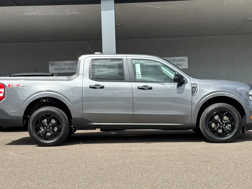 2025 Ford Maverick XLT photo 1