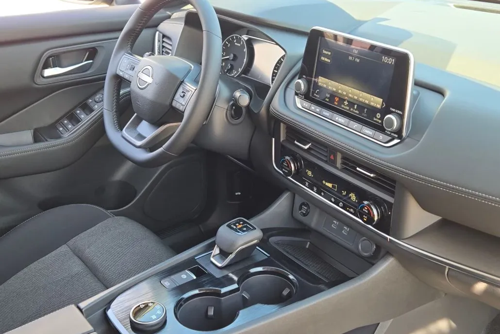 2026 Nissan Rogue SV photo 1