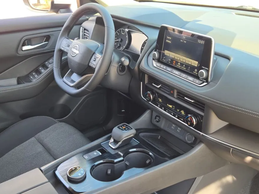2026 Nissan Rogue SV photo 1