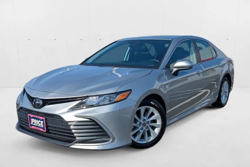 2023 Toyota Camry LE photo 1