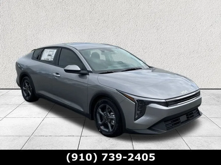 2025 Kia K4 LXS photo 1