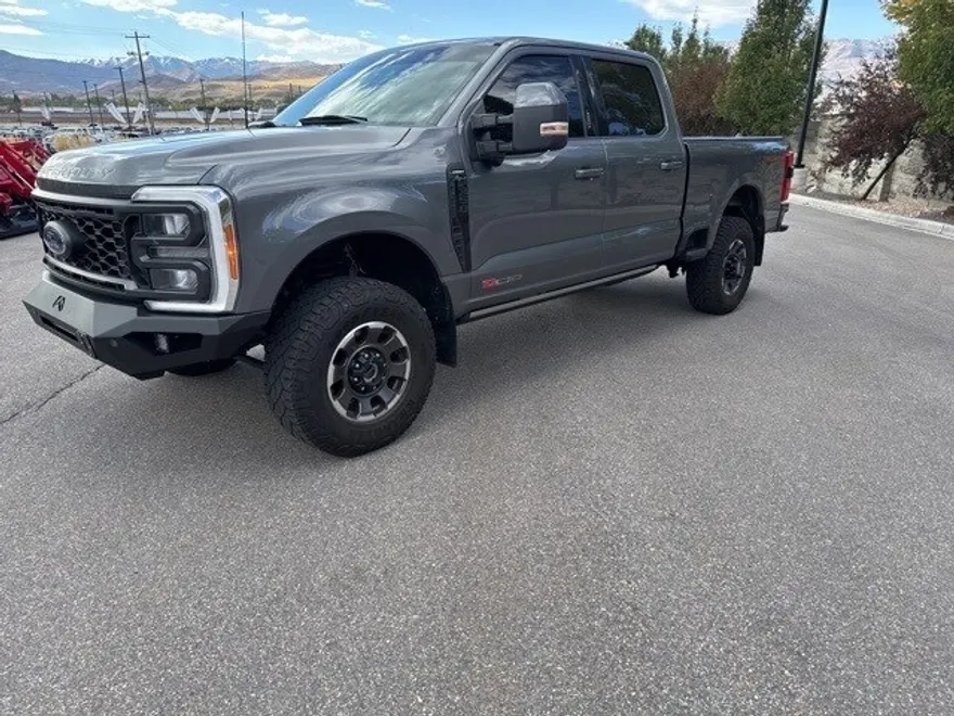 2023 Ford F-350 Lariat photo 1