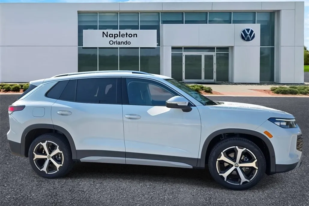 2025 Volkswagen Tiguan SE photo 1