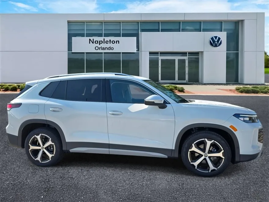 2025 Volkswagen Tiguan SE photo 1