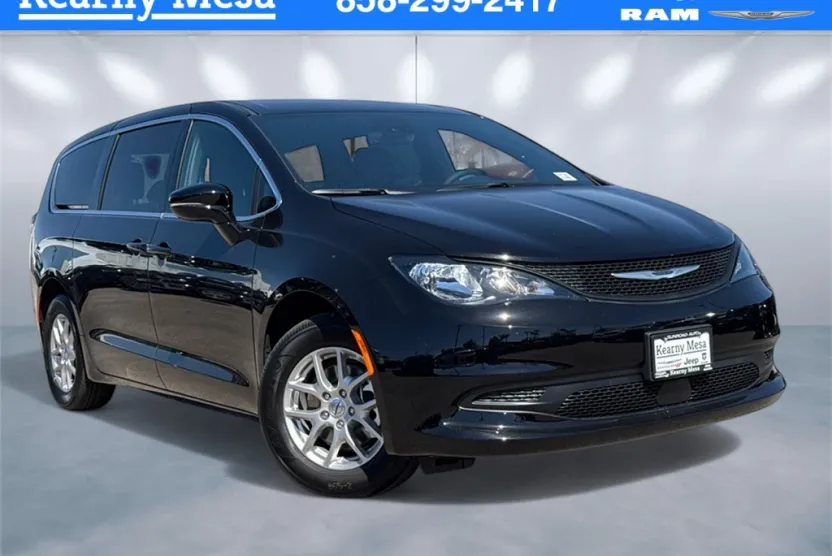 2025 Chrysler Voyager LX photo 1