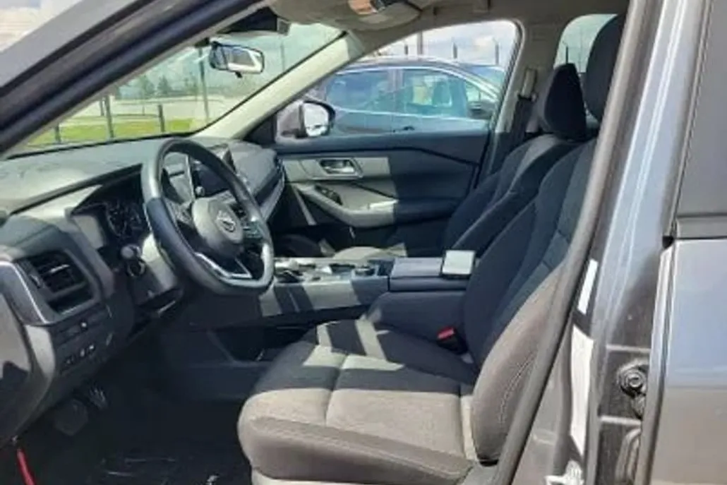 2024 Nissan Rogue SV photo 1