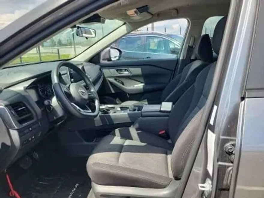 2024 Nissan Rogue SV photo 1