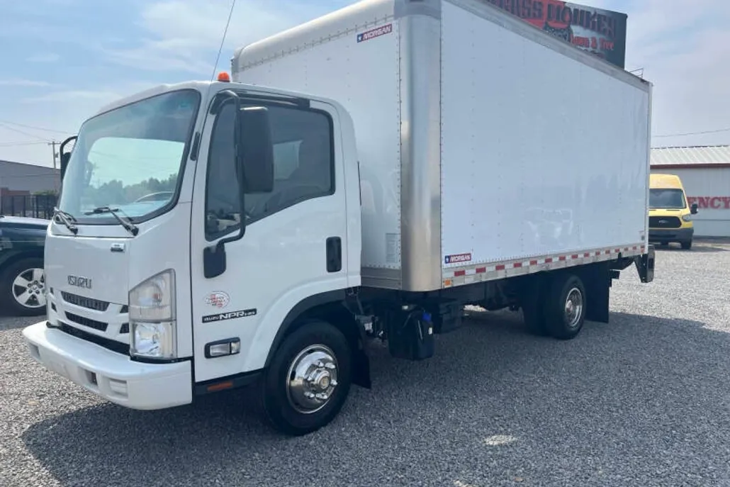 2019 Isuzu NPR photo 1