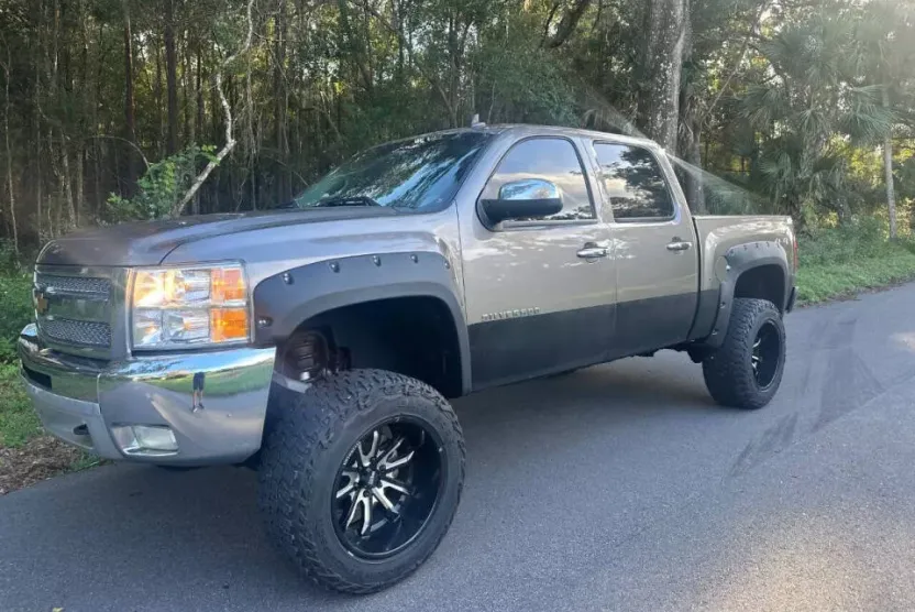 2012 Chevrolet Silverado 1500 LT photo 1