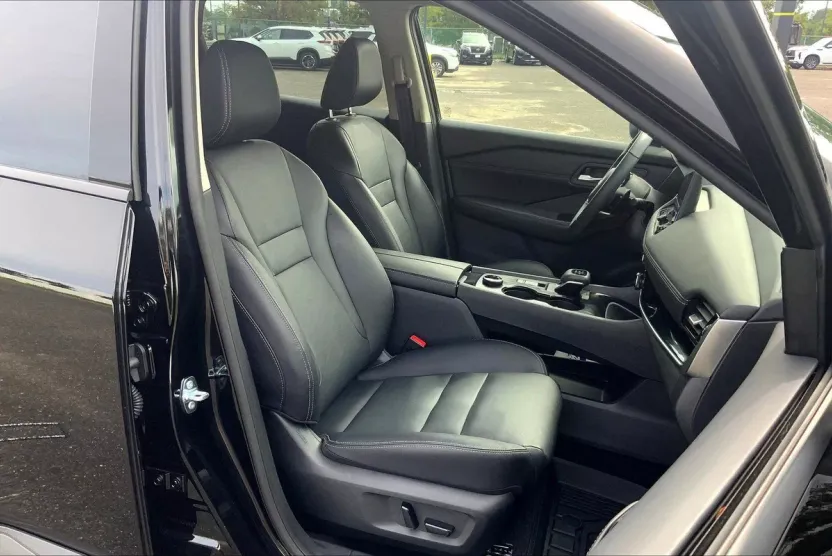 2024 Nissan Rogue SL photo 1