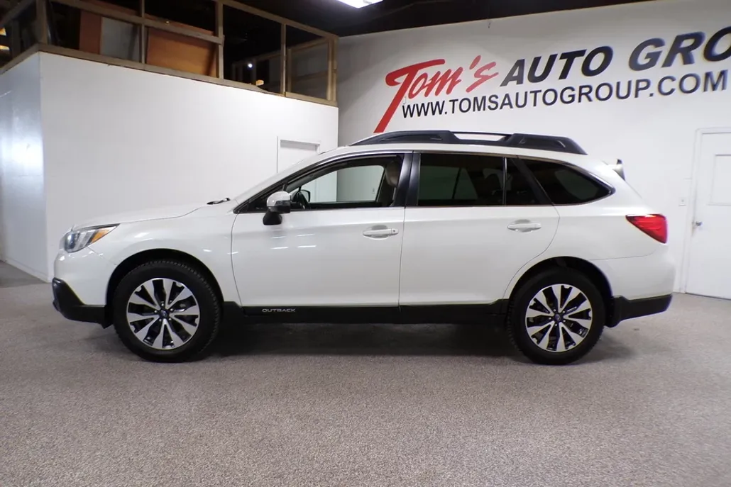 2016 Subaru Outback 2.5i Limited photo 1