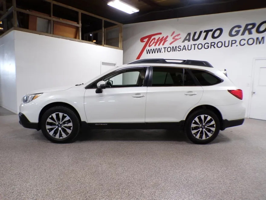 2016 Subaru Outback 2.5i Limited photo 1